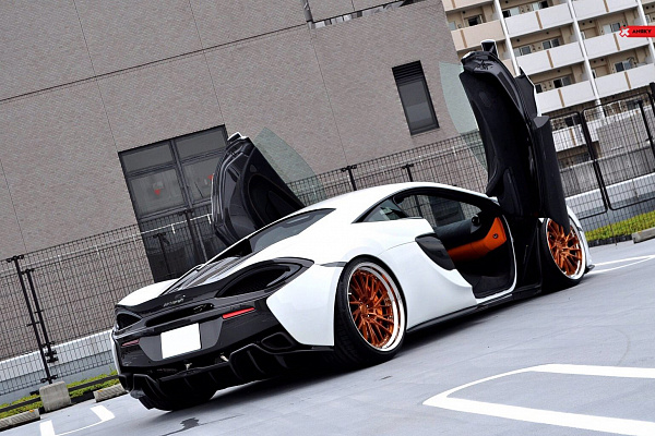 Фото дисков Anrky RS3 Глянцевая медь на McLaren 570S