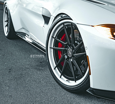 Фото дисков Strasse Wheels SV1T Deep Concave FS на Aston Martin Vantage 2