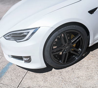 Фото дисков Vossen HF-1 на Tesla Model S