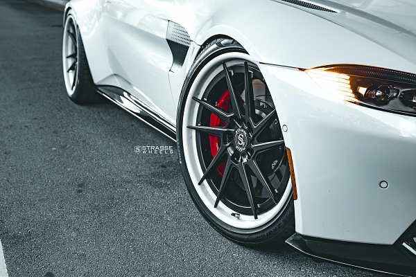 Фото дисков Strasse Wheels SV1T Deep Concave FS Другой цвет на Aston Martin Vantage 2