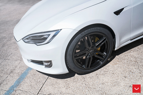 Фото дисков Vossen HF-1 Черный глянец на Tesla Model S