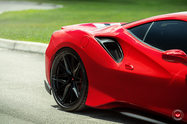 Фото дисков Vossen EVO-5 Черный глянец на Ferrari 488