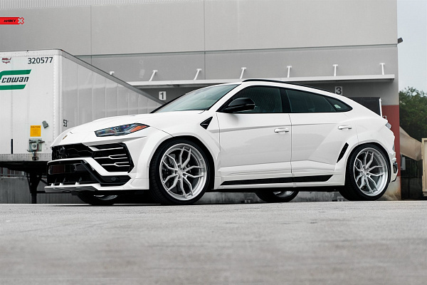 Фото дисков Anrky AN31 Глянцевый лак на Lamborghini Urus