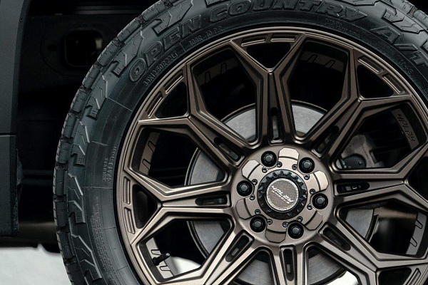 Фото дисков 4PLAY 4P83 Сатиновая темная бронза на GMC Sierra IV