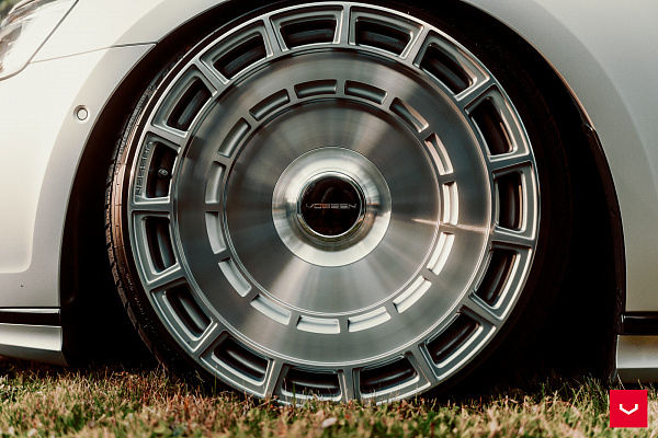 Фото дисков Vossen HF-9 Глянцевый лак на Audi A/S 8 (D5)