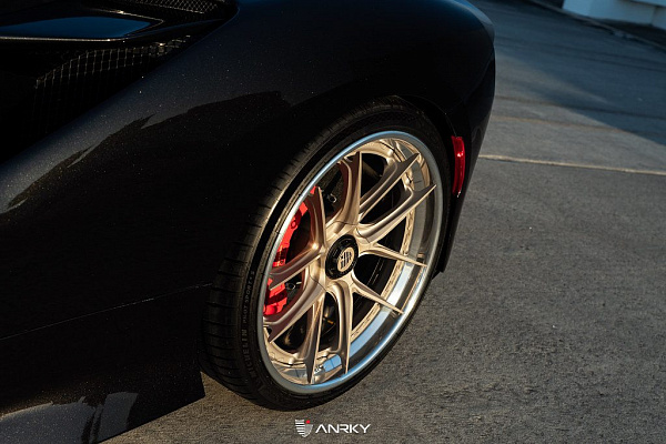 Фото дисков Anrky XR-301 Сатиновое золото на Ferrari F8