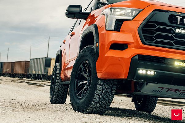 Фото дисков Vossen HF6-4 Глянцевый темный лак на Toyota Sequoia III