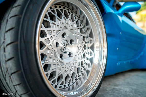 Фото дисков Strasse Wheels SC20 Retro Глянцевый лак на Mazda RX-7 III