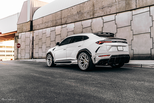 Фото дисков Brixton Forged PF10 Глянцевый лак на Lamborghini Urus