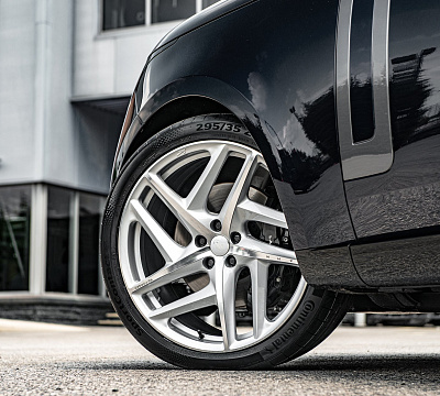 Фото дисков Kahn Type 52 RS на Range Rover V