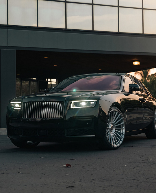 Фото дисков GEN-04 Сатиновый лак на Rolls-Royce Ghost II