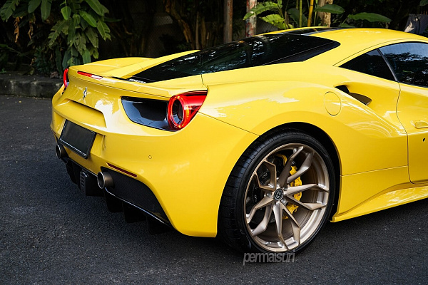 Фото дисков HRE P201 Сатиновая шампань на Ferrari 488