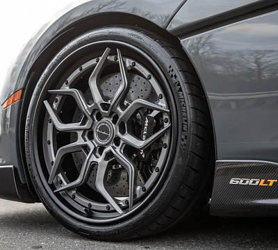 Фото дисков Brixton Forged PF9 на McLaren 600