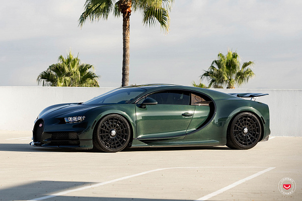 Фото дисков Vossen LC3-12 Черный глянец на Bugatti Chiron
