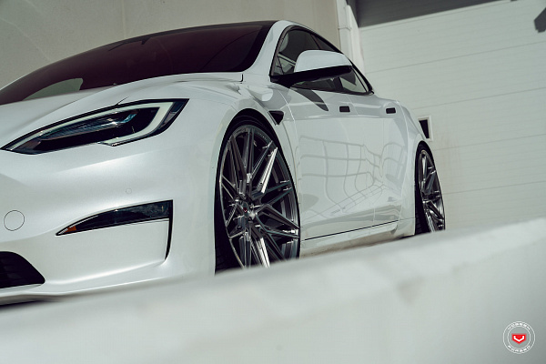 Фото дисков Vossen EVO-5R Глянцевый тонированный лак на Tesla Model S