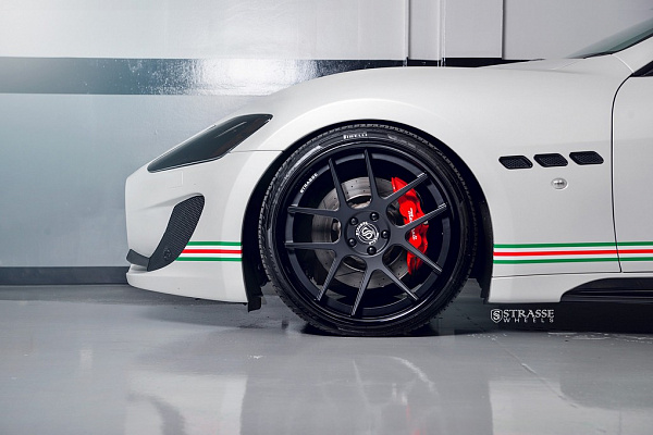 Фото дисков Strasse Wheels SM5 Deep Concave Черный сатин на Maserati GranTurismo I