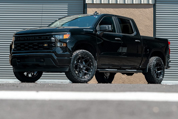 Фото дисков 4PLAY 4P55 Черный глянец на Chevrolet Silverado IV