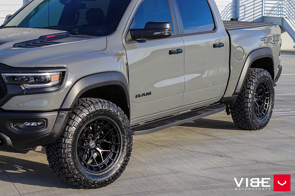 Фото дисков Vossen HFX-1 (6-Lug) Черный глянец на Ram 1500 V