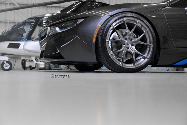 Фото дисков Strasse Wheels SM5R Deep Concave Monoblock Сатиновый темный лак на BMW i8