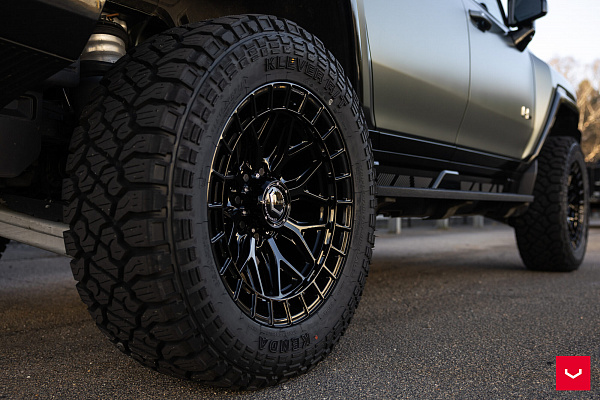 Фото дисков Vossen HFX-1 (8-Lug) Черный глянец на GMC Hummer EV