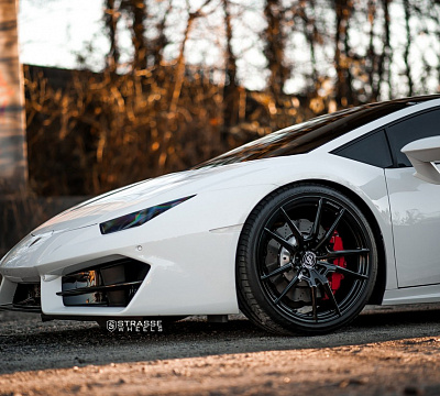 Фото дисков Strasse Wheels SV1 Deep Concave Monoblock на Lamborghini Huracan