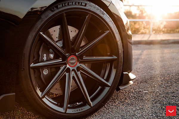 Фото дисков Vossen VFS-10 Черный глянец на Ford Mustang VI