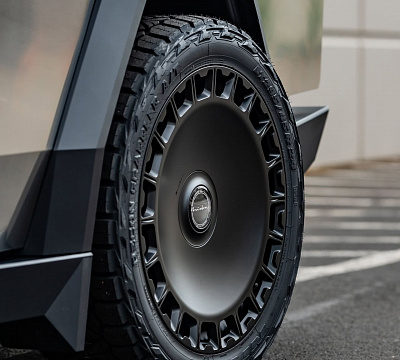 Фото дисков Brixton Forged LX15 на Tesla Cybertruck