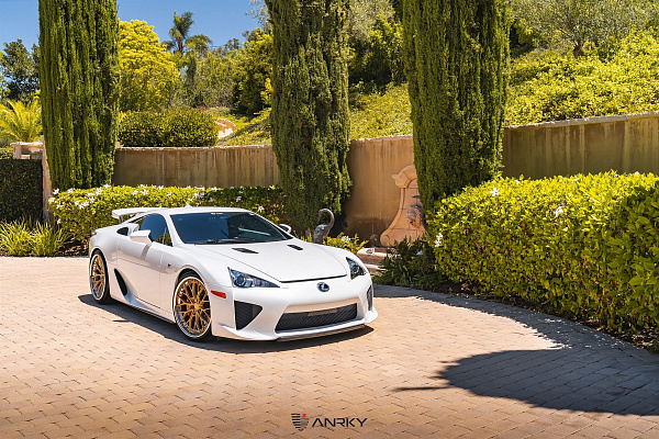 Фото дисков Anrky AN30 Сатиновое золото на Lexus LFA