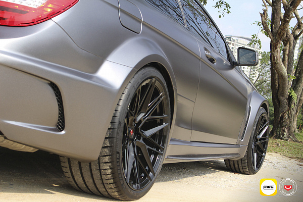 Фото дисков Vossen EVO-5 Черный глянец на Mercedes-Benz C-Class (W204)