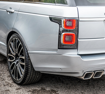 Фото дисков Kahn Pace Car на Range Rover IV