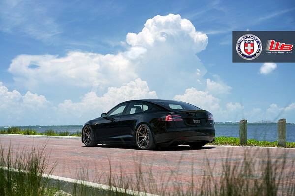 Фото дисков HRE S101 Сатиновая бронза на Tesla Model S