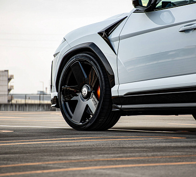 Фото дисков HRE L105M на Lamborghini Urus