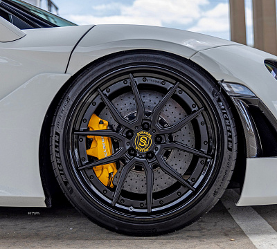Фото дисков Strasse Wheels SV5 Deep Concave FS на McLaren 720S