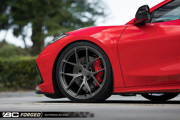 Фото дисков BC Forged RZ21 Глянцевый графит на Chevrolet Corvette C8