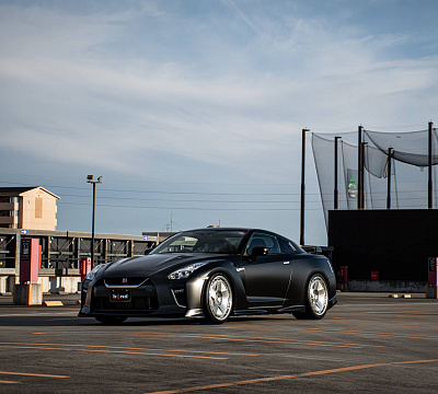 Фото дисков HRE 555 GTM на Nissan GT-R