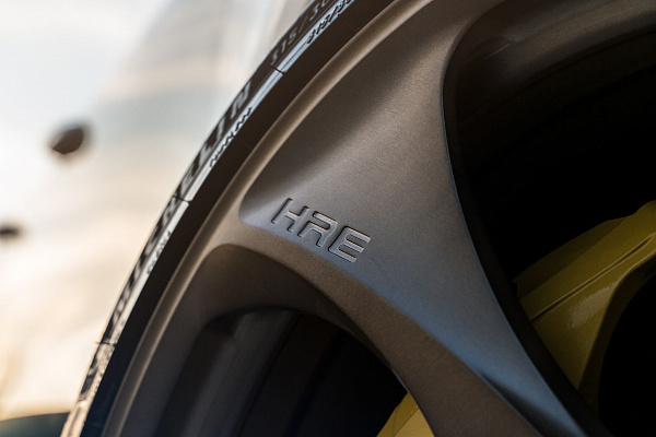 Фото дисков HRE 522M Сатиновая бронза на Porsche Cayenne III