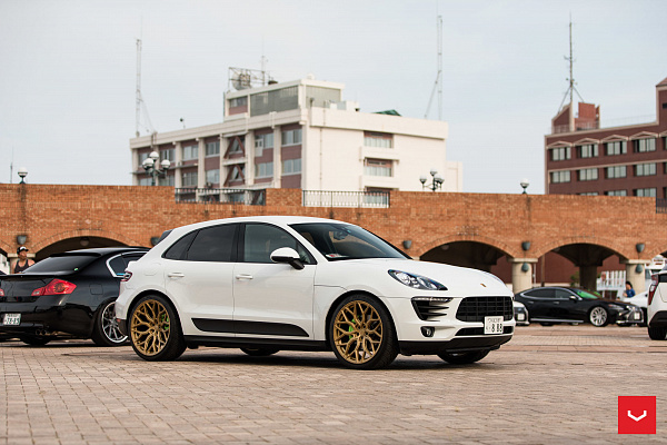 Фото дисков Vossen HF-2 Сатиновое золото на Porsche Macan I