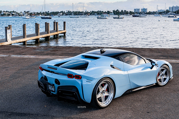 Фото дисков Strasse Wheels F5 Track Глянцевый лак на Ferrari SF90