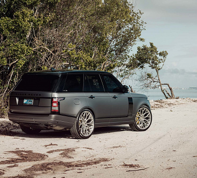 Фото дисков Vossen S17-01 на Land Rover Range Rover IV