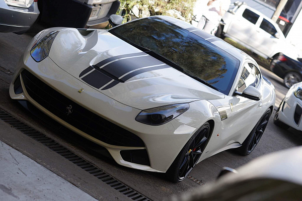 Фото дисков HRE P204 Черный сатин на Ferrari F12