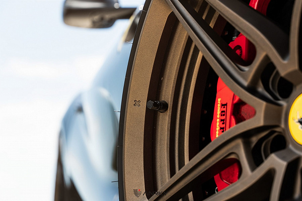 Фото дисков Anrky AN27 Сатиновая темная бронза на Ferrari 812