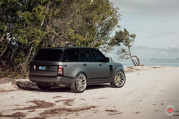 Фото дисков Vossen S17-01 Глянцевый тонированный лак на Range Rover IV
