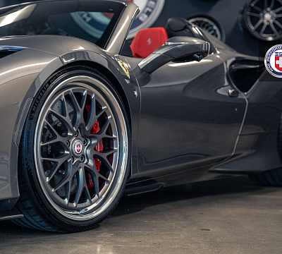 Фото дисков HRE 520 на Ferrari F8
