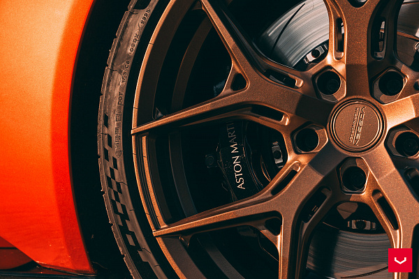 Фото дисков Vossen HF-5 Сатиновая бронза на Aston Martin DB11