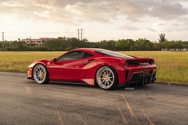 Фото дисков Strasse Wheels SV10 Deep Concave FS Глянцевый лак на Ferrari 488