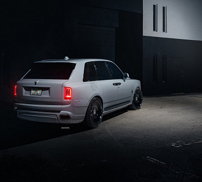 Фото дисков Strasse Wheels SV101 Deep Concave Duoblock RR на Rolls-Royce Cullinan
