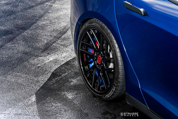 Фото дисков Strasse Wheels SM7T Deep Concave Черный матовый на Tesla Model S
