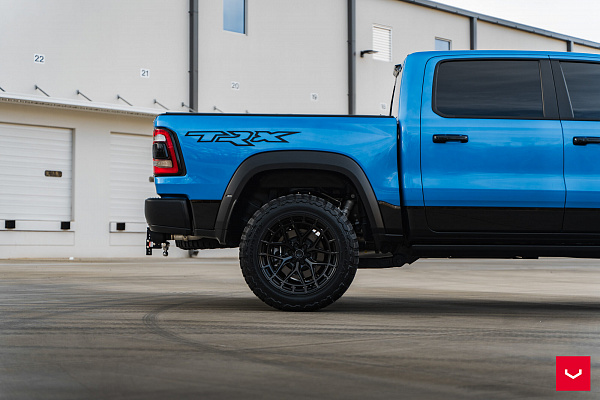 Фото дисков Vossen HFX-1 (6-Lug) Черный сатин на Ram 1500 V