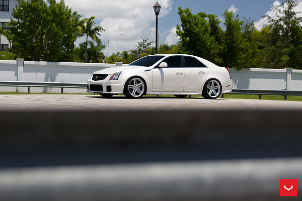 Фото дисков Vossen VFS-5 Серебро на Cadillac CTS II