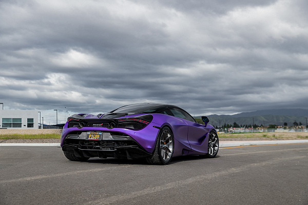 Фото дисков HRE R101 Lightweight Глянцевый темный лак на McLaren 720S